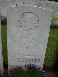 Etaples Military Cemetery - Fox, G A